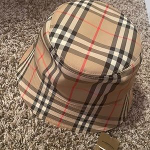 Burberry Bucket Hat size L